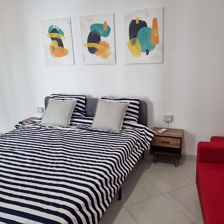 New Modern Studio In Central Tirana Apartment Luaran gambar