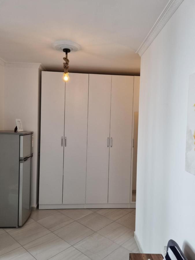 New Modern Studio In Central Tirana Apartment Luaran gambar